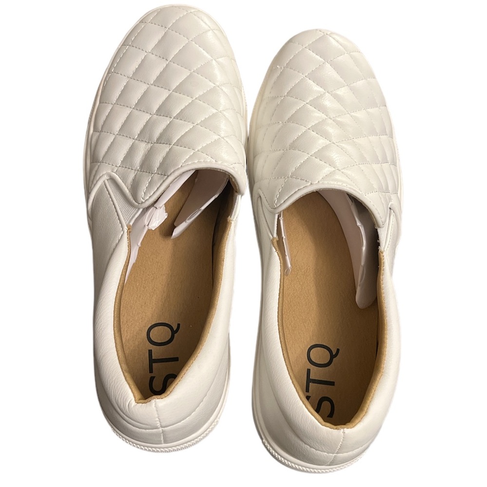 STQ Women Shoes color white like new size 9